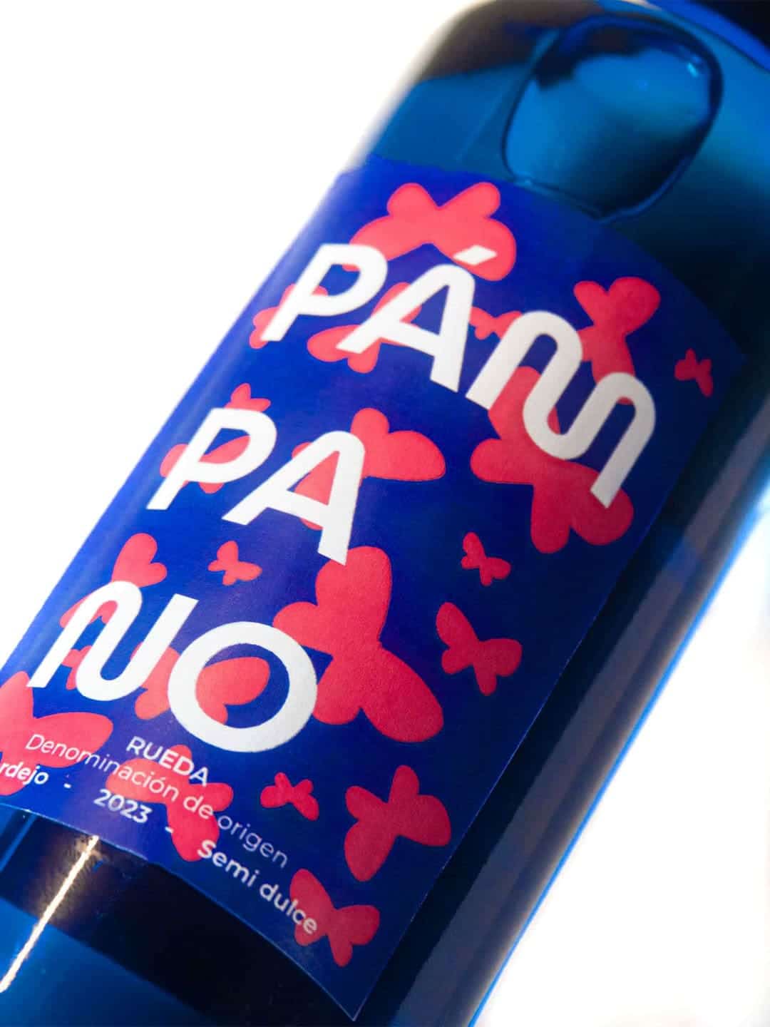 Propuesta de Diseño de Packaging realizado para la Bodega de venta de vino Cuatro Rayas. Diseño de etiqueta para botella de vino.